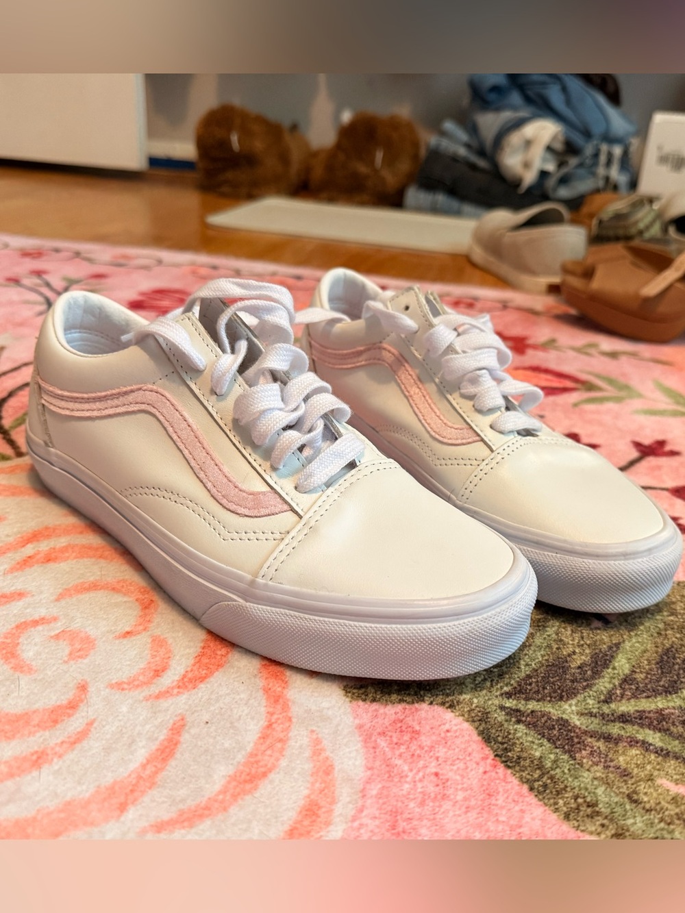 Vans White leather old Skool Sneakers with Pink velvet